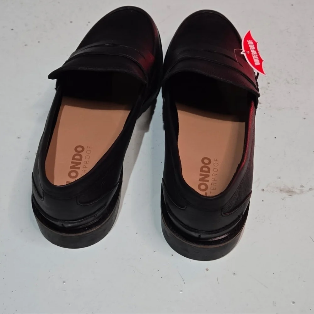 Women's Blondo Waterproof Black Leather Loafers 9.5